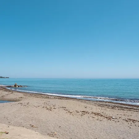 En Primera Linea De Playa, * Estepona